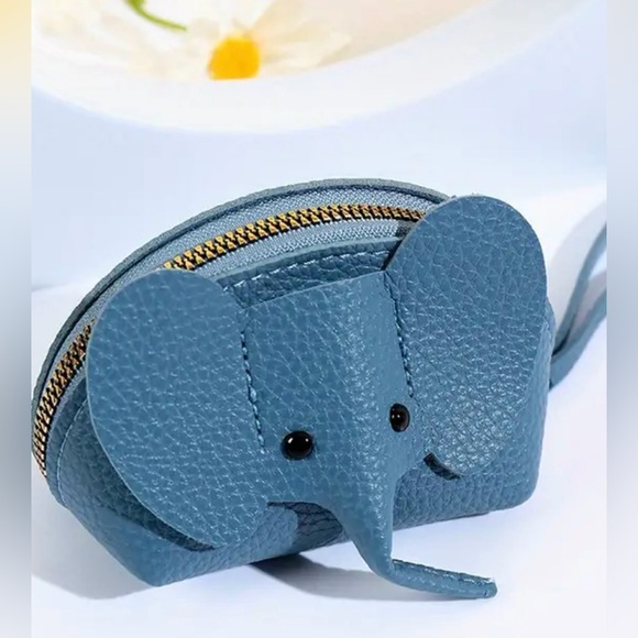 ✨HP✨3-D GREY, BLUE or BLUSH PINK ELEPHANT COIN PURSE WRISTLET - Picture 2 of 10